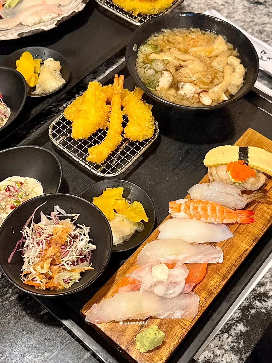 Components of the udon sushi set