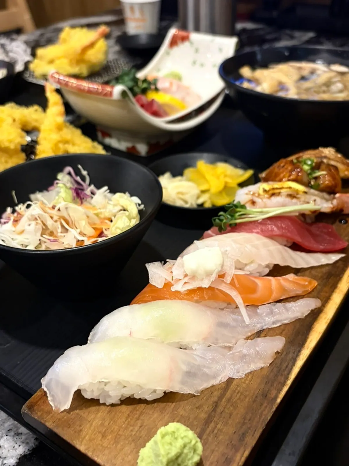 Thick-cut fish sushi with side dishes