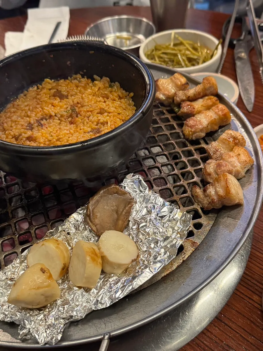 Fried rice made by mixing melchorim with a bowl of rice