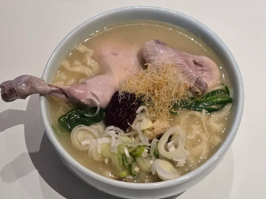 양념이 밴 초계비빔칼국수 면발