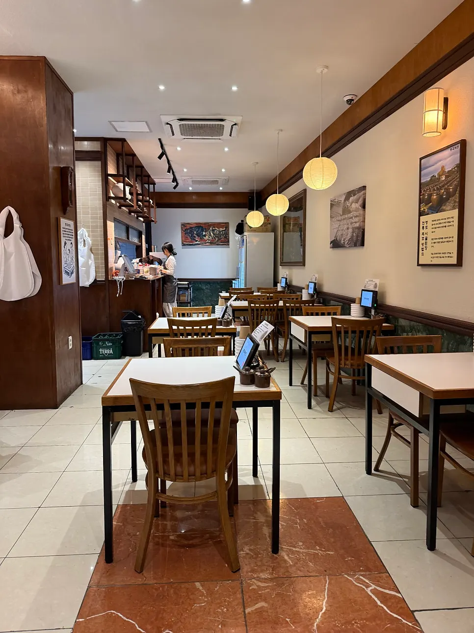 동곡제면 출입구 쪽 내부 모습