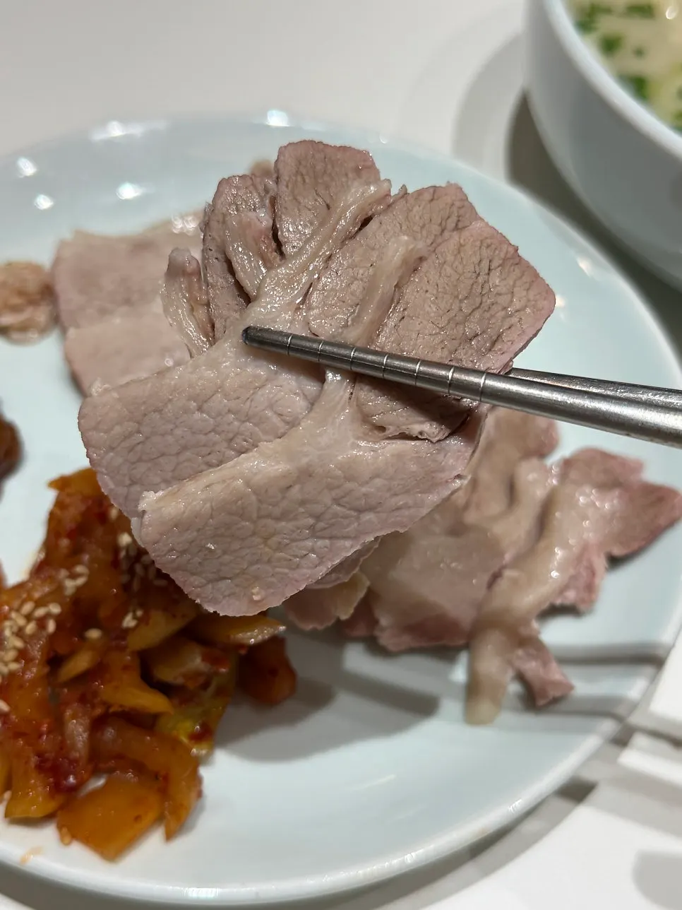가브리살 수육 반접시와 쌈장, 새우젓