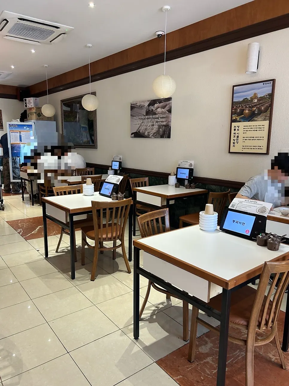 동곡제면 깔끔한 내부 공간