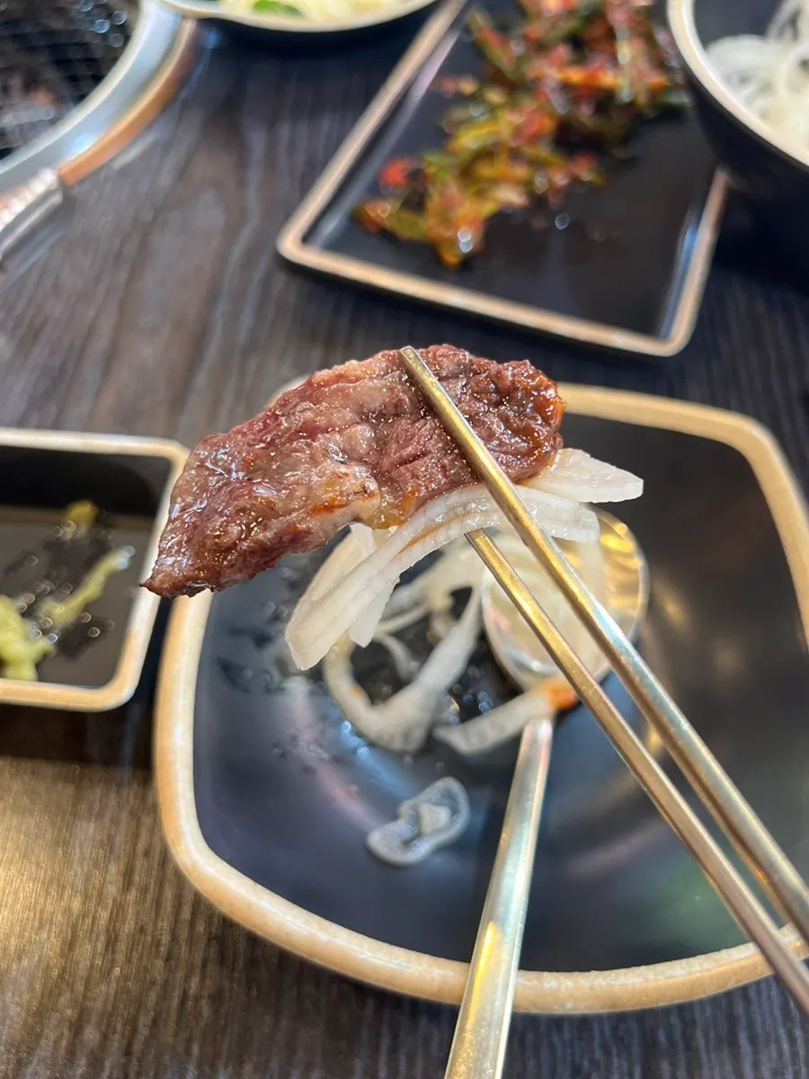 Beef and garlic wrapped in a lettuce leaf