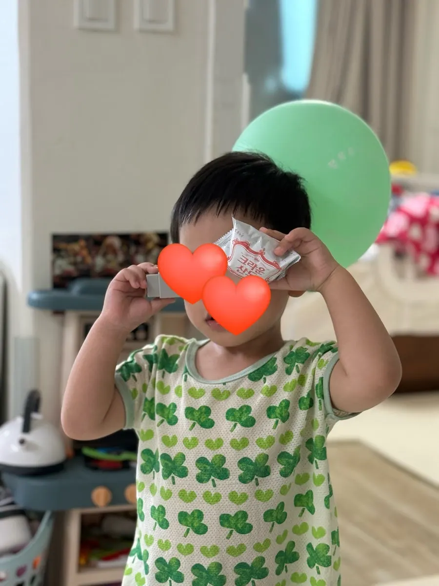 직원이 아이에게 챙겨준 크라운산도 과자