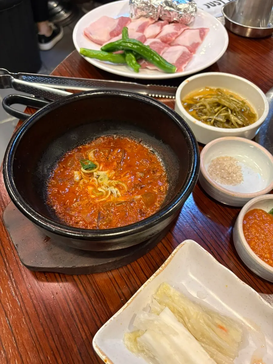 Dongnaejeong's signature melchorim