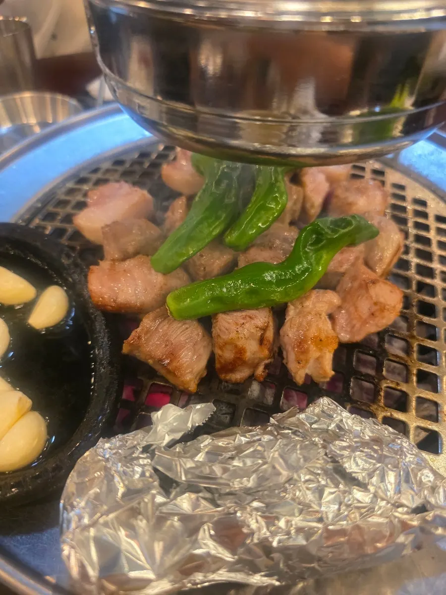 Potongan pork neck yang matang sempurna