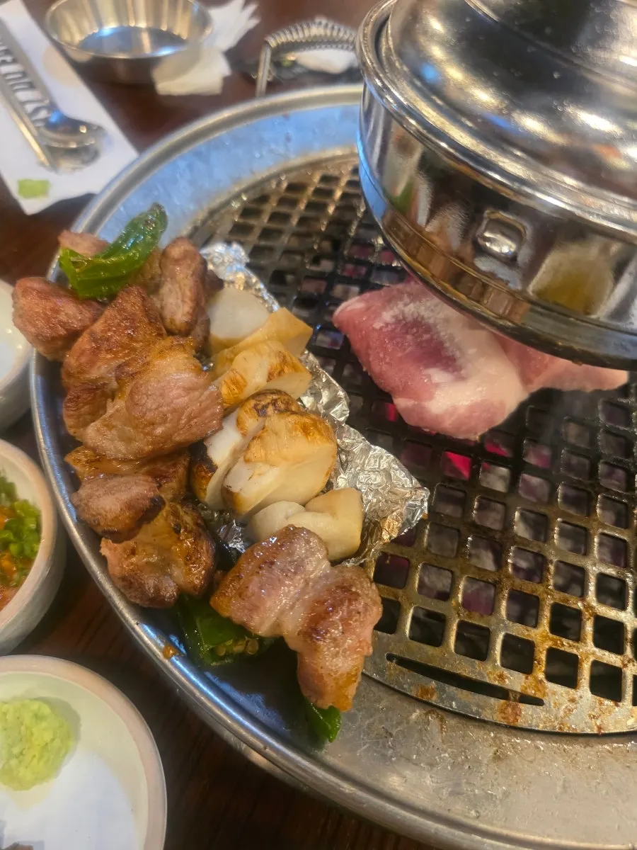 Daging panggang dicelupkan ke melchorim