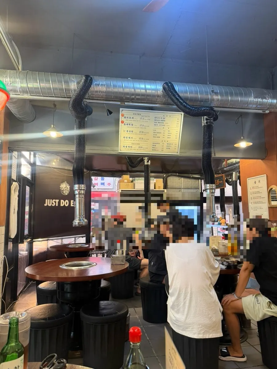 Dining hall with round tables at Dongnaejeong