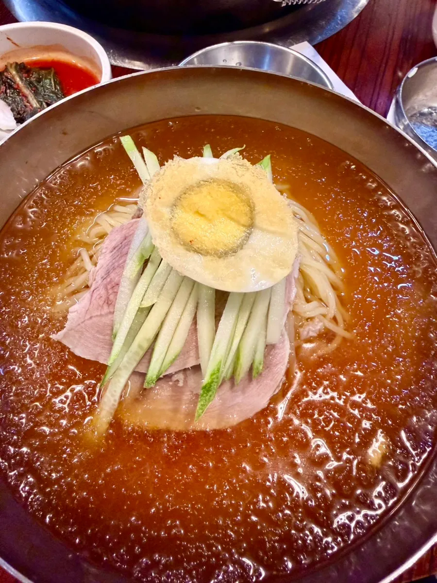 Chadolbagi dipped in seasoned sauce