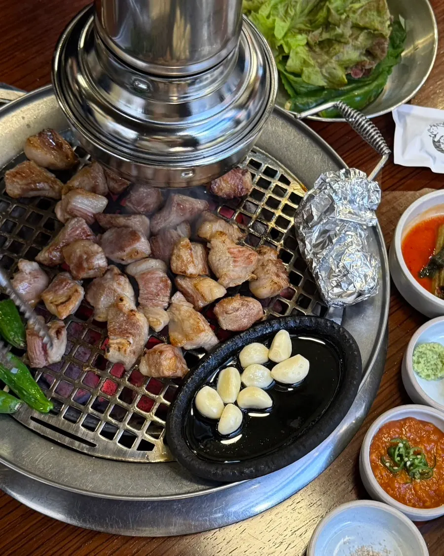 Gabrisal a la parrilla en Dongnaejeong Yeongdeungpo-gu Office Main Branch