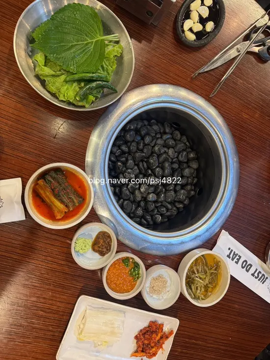 동래정 영등포구청 본점 기본찬 구성