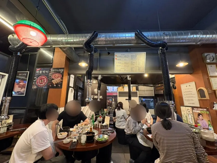 Dongnaejeong's atmosphere, great for meat and drinks