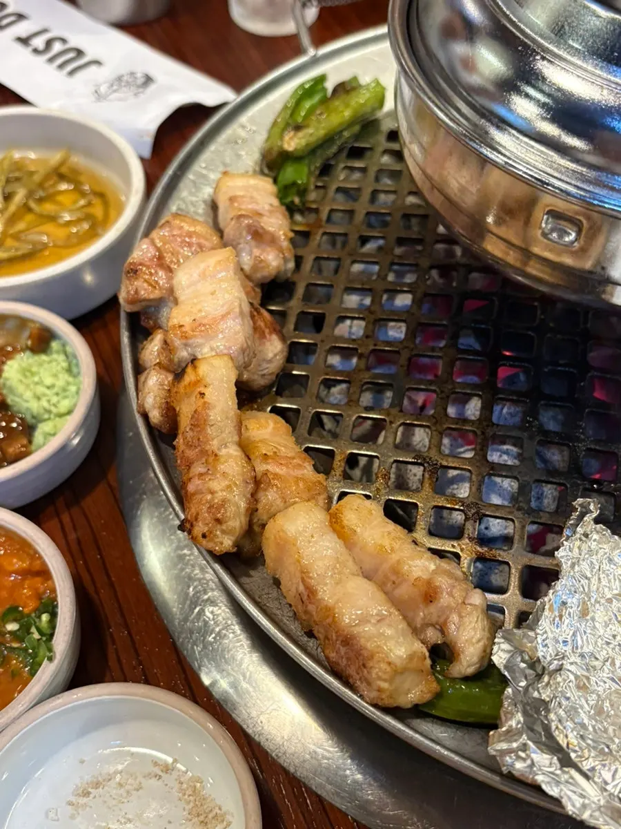The additionally ordered 1+ pork belly on the grill