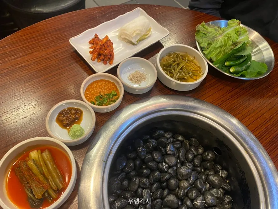 저녁 7시 만석인 동래정 홀 분위기