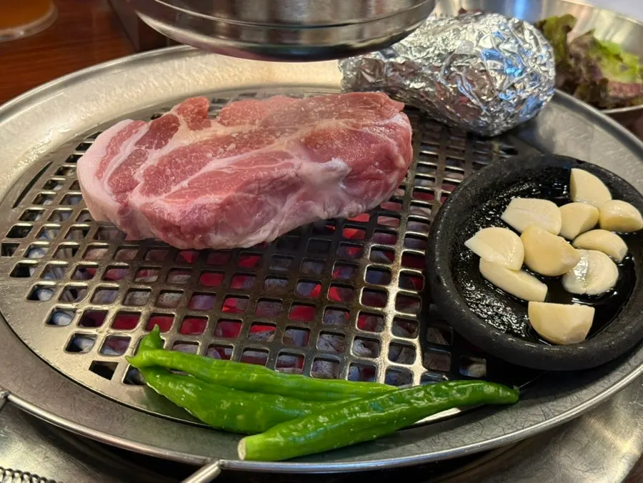 A plate of thick pork set on the table