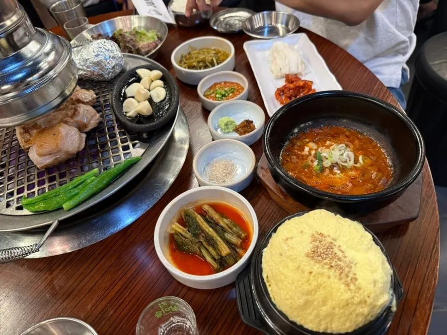 Table set with meat and gyeranjjim together