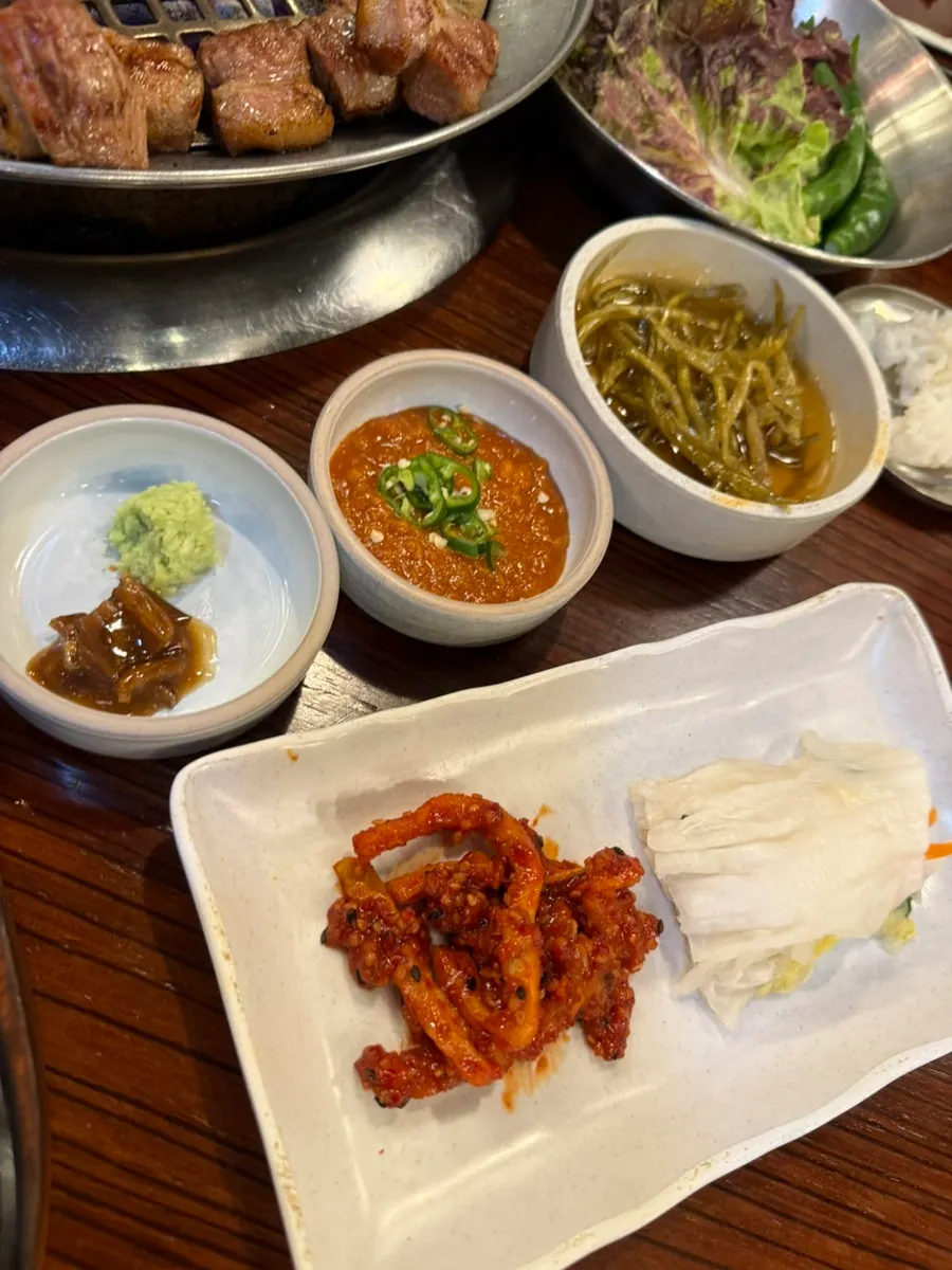 Dinner table alternating between gyeranjjim and meat