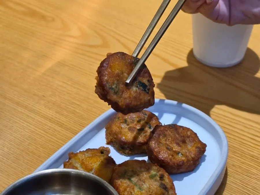 Dwaeji bulgogi piled on top of rice