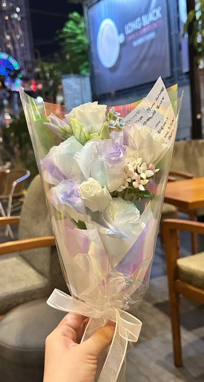 얼음컵에 담긴 사이다