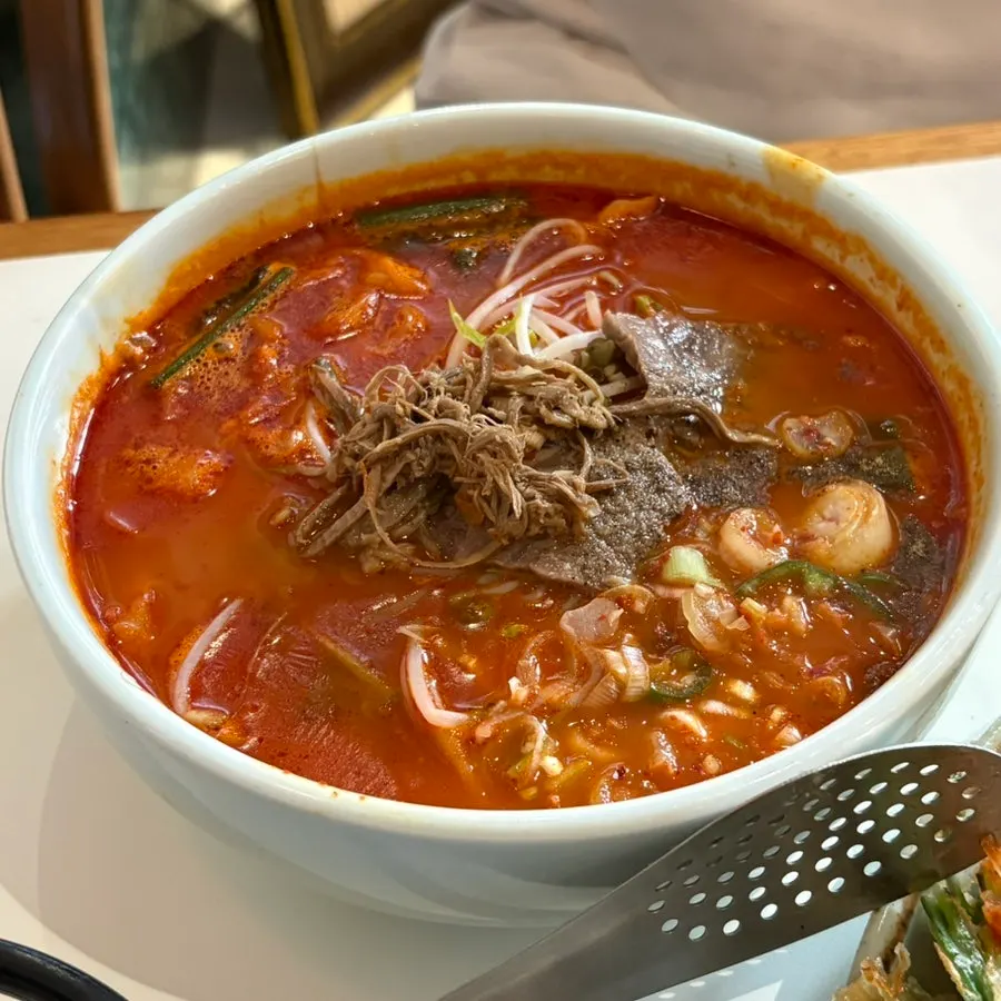 Yukgaejang kalguksu with house-made dadegi seasoning