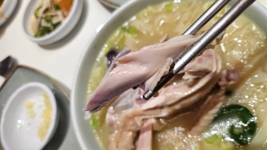 동곡제면 초농축닭칼국수 한 그릇