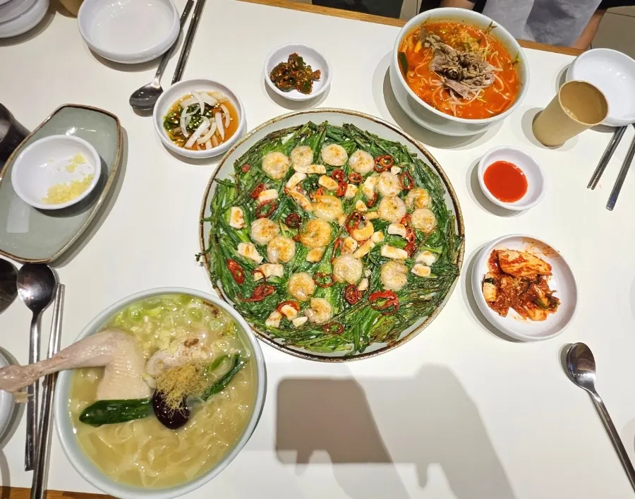 식사를 마친 동곡제면 테이블