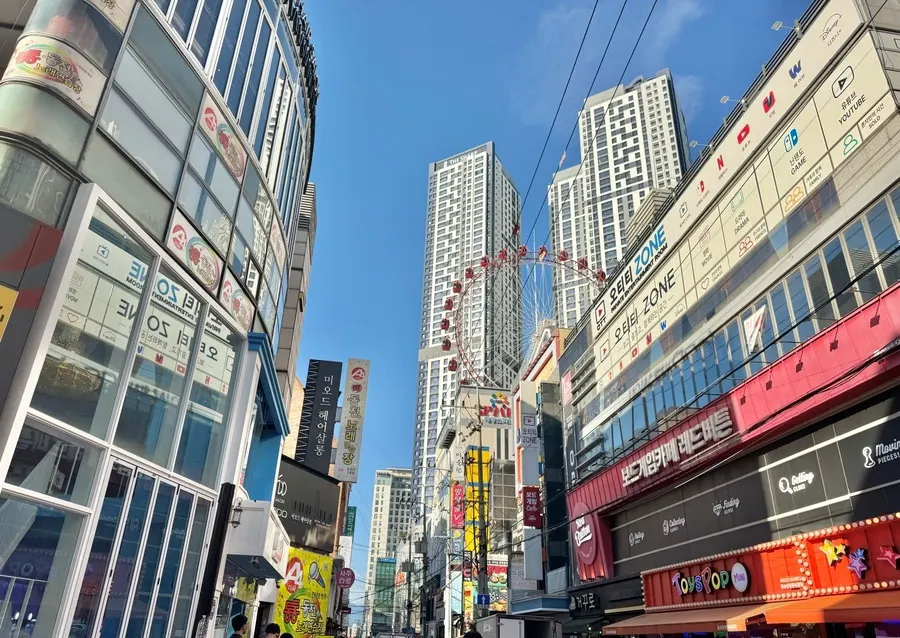 Street view on the way to Palette Hannam Dongseong-ro Branch