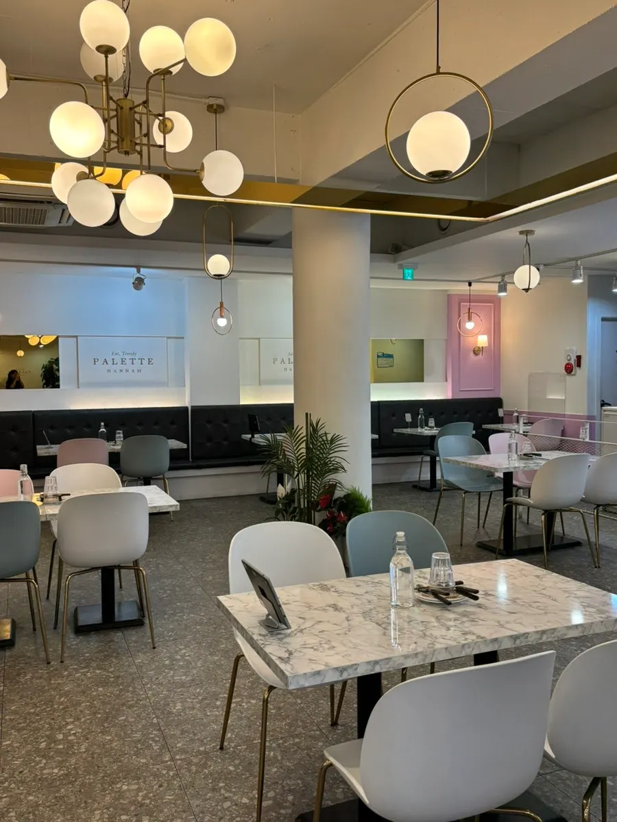 Pink-toned interior of Palette Hannam