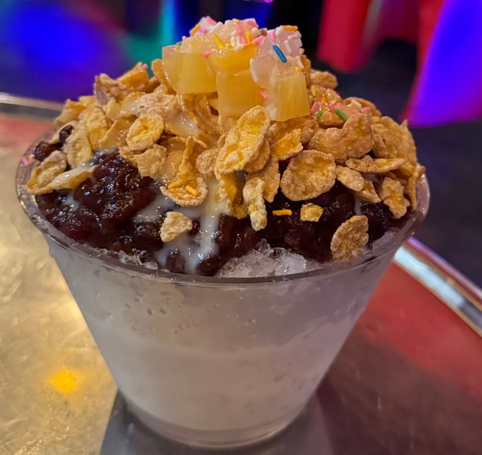 Old-style bingsu topped with red beans and toppings
