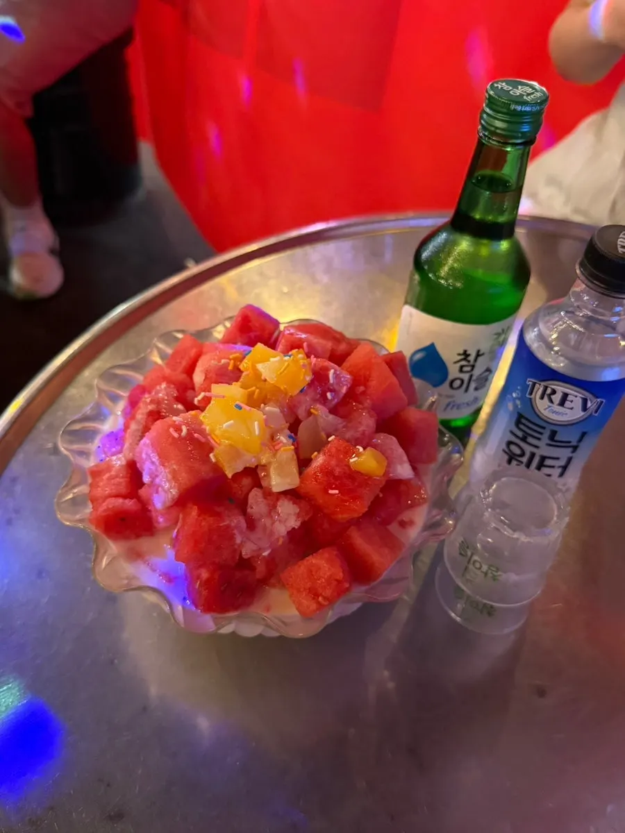 滿滿一碗的蜂蜜西瓜花菜