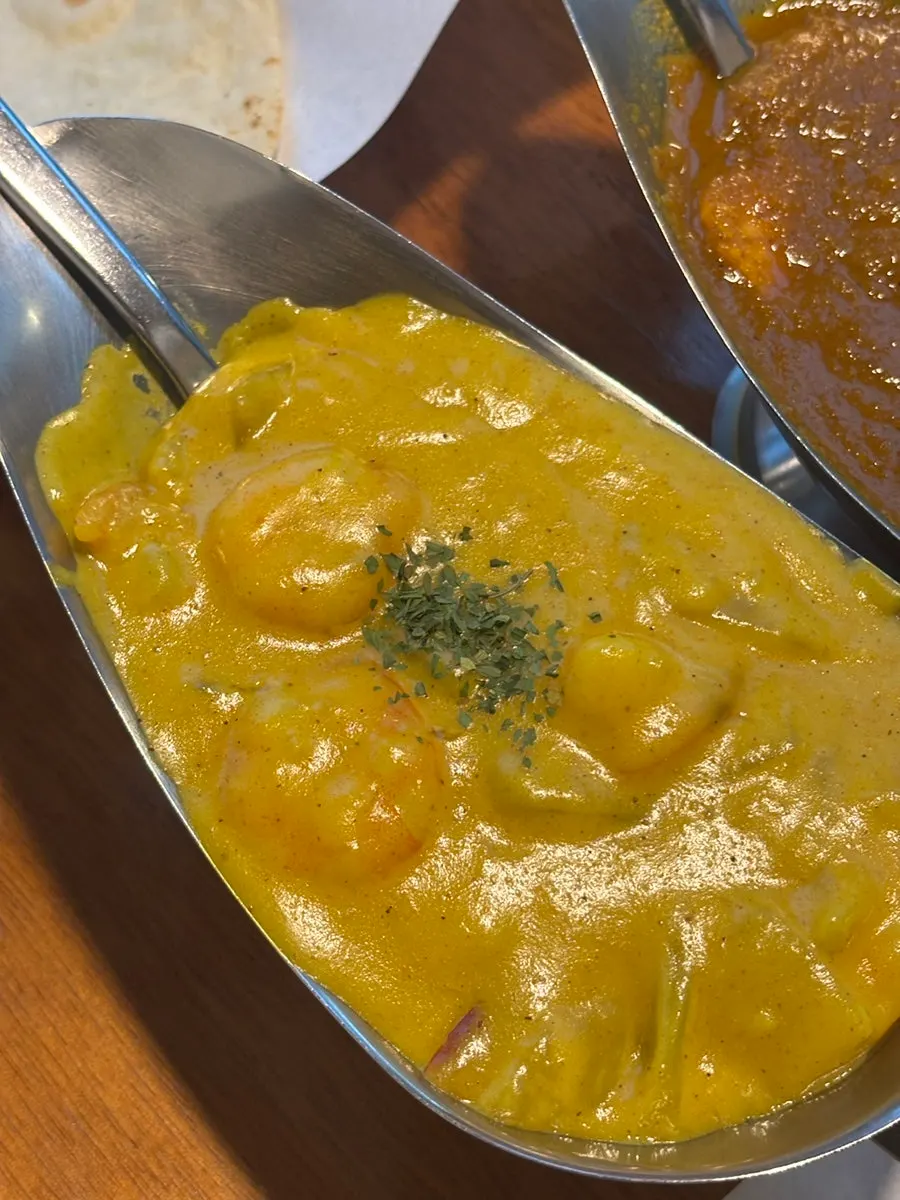 통통한 새우가 들어간 라마앤바바나 새우커리