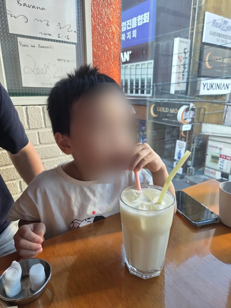 기본으로 나온 피클과 시원한 물