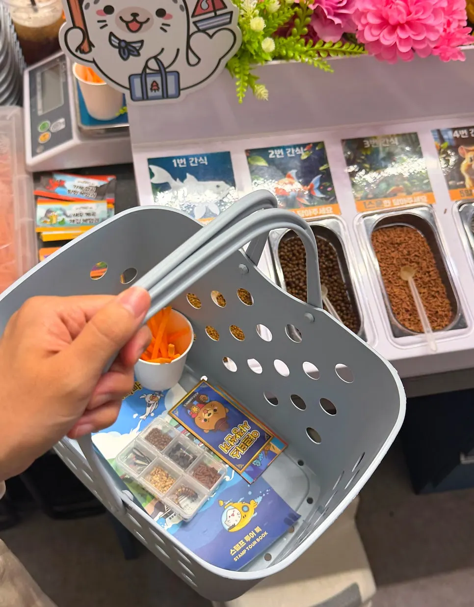 Food for the animal-feeding experience