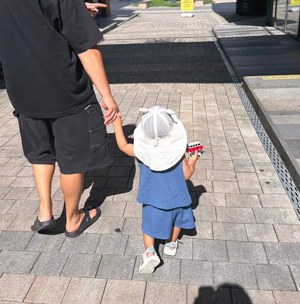Exploring Artis Theme Park with a child