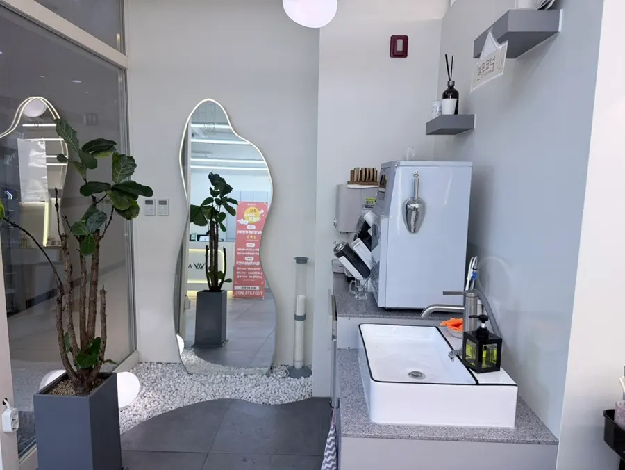 Entrance to the second-floor salon after parking