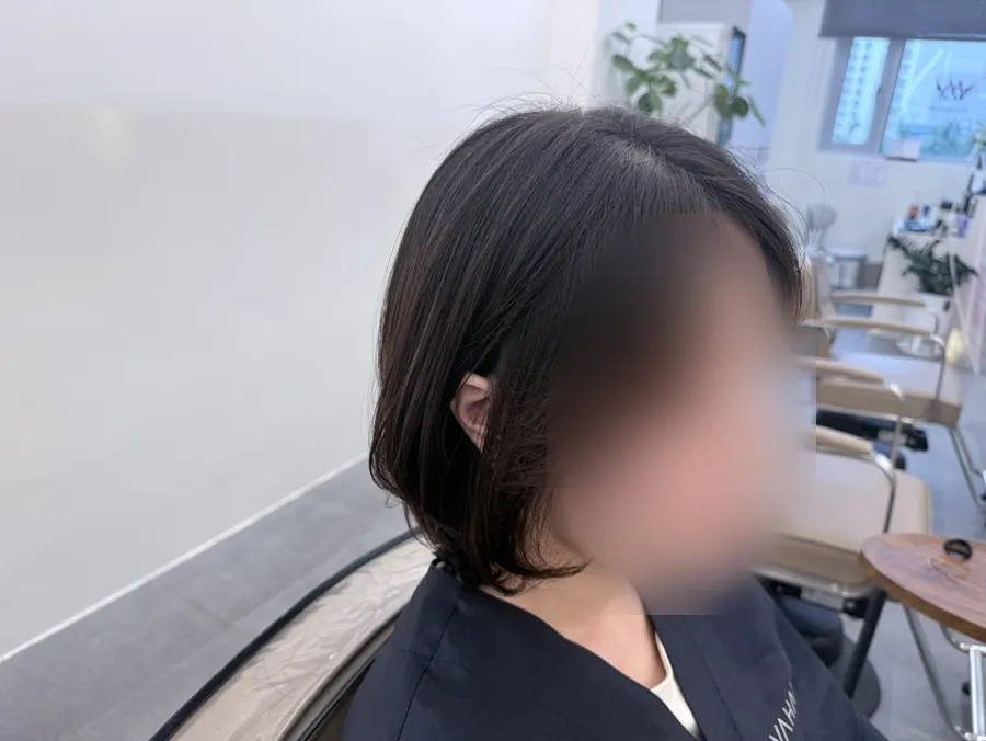 Bob style falling naturally without styling