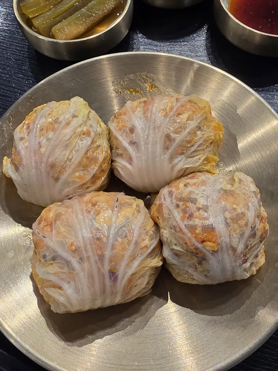 푸짐한 양의 맑은돼지곰탕