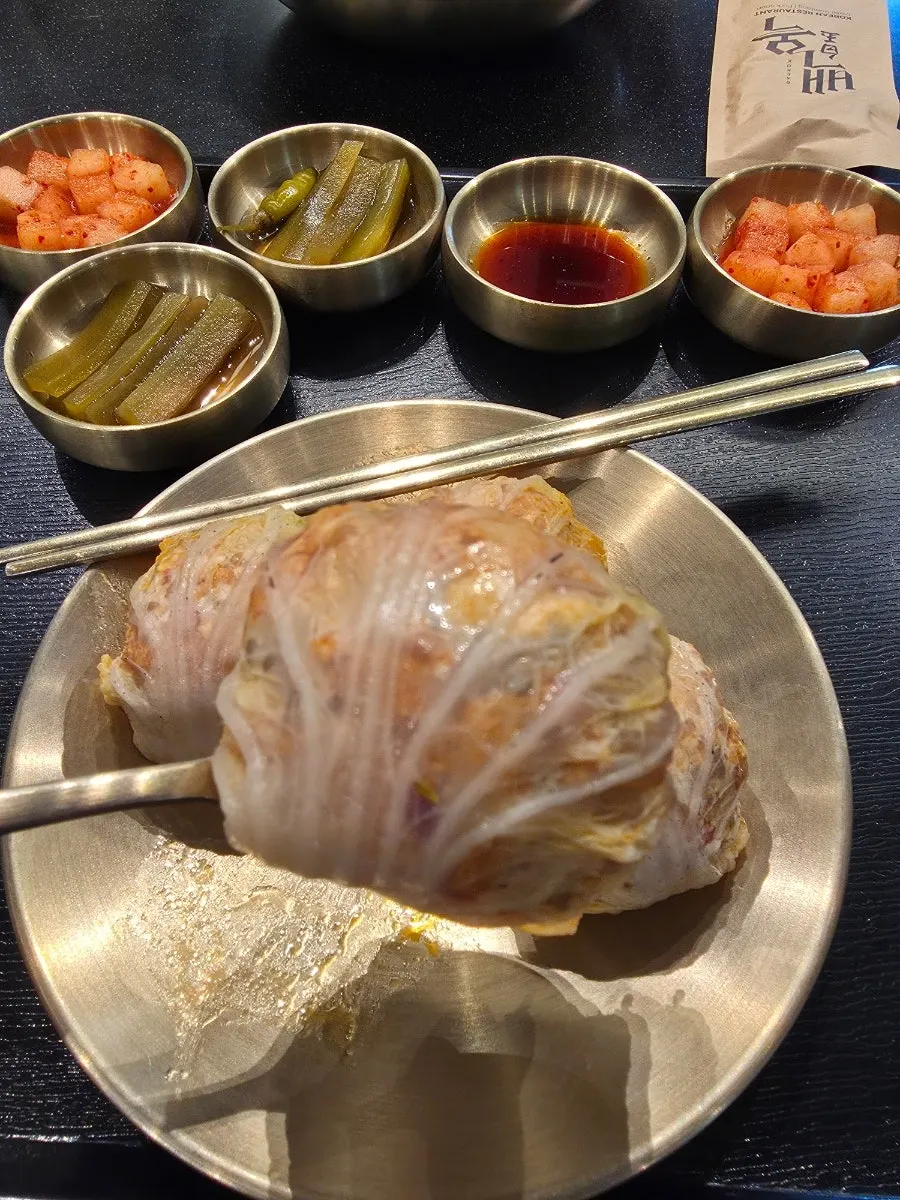 배추잎으로 감싼 배추만두