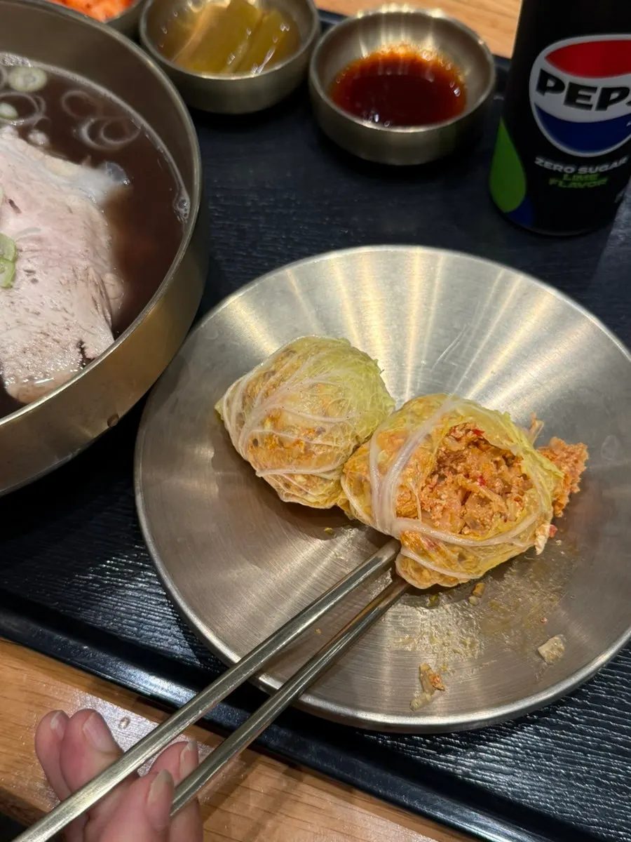 곰탕과 함께 먹는 속이 찬 만두