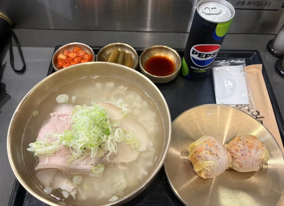Baekok pork gomtang set table setting with 2 cabbage dumplings