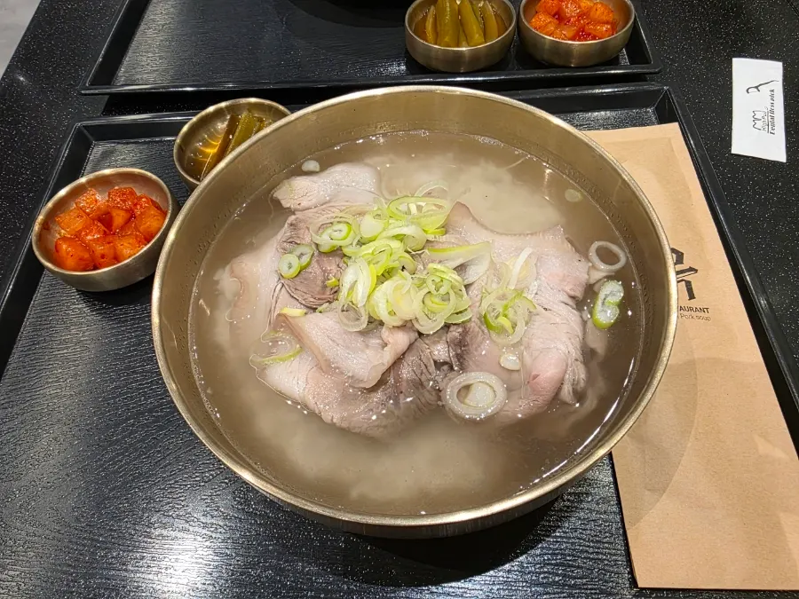 Set menu including cabbage dumplings