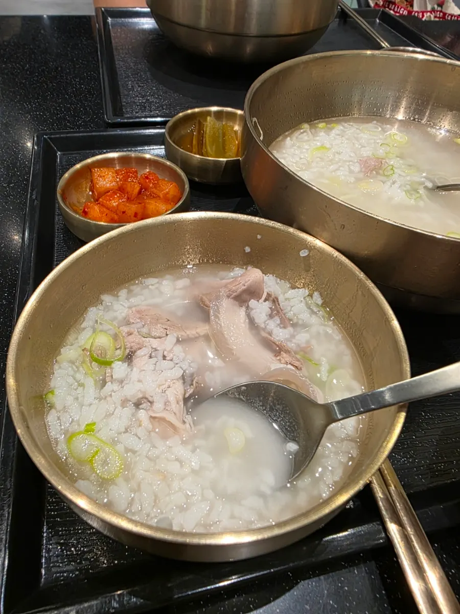 Warm pork gomtang with clean broth