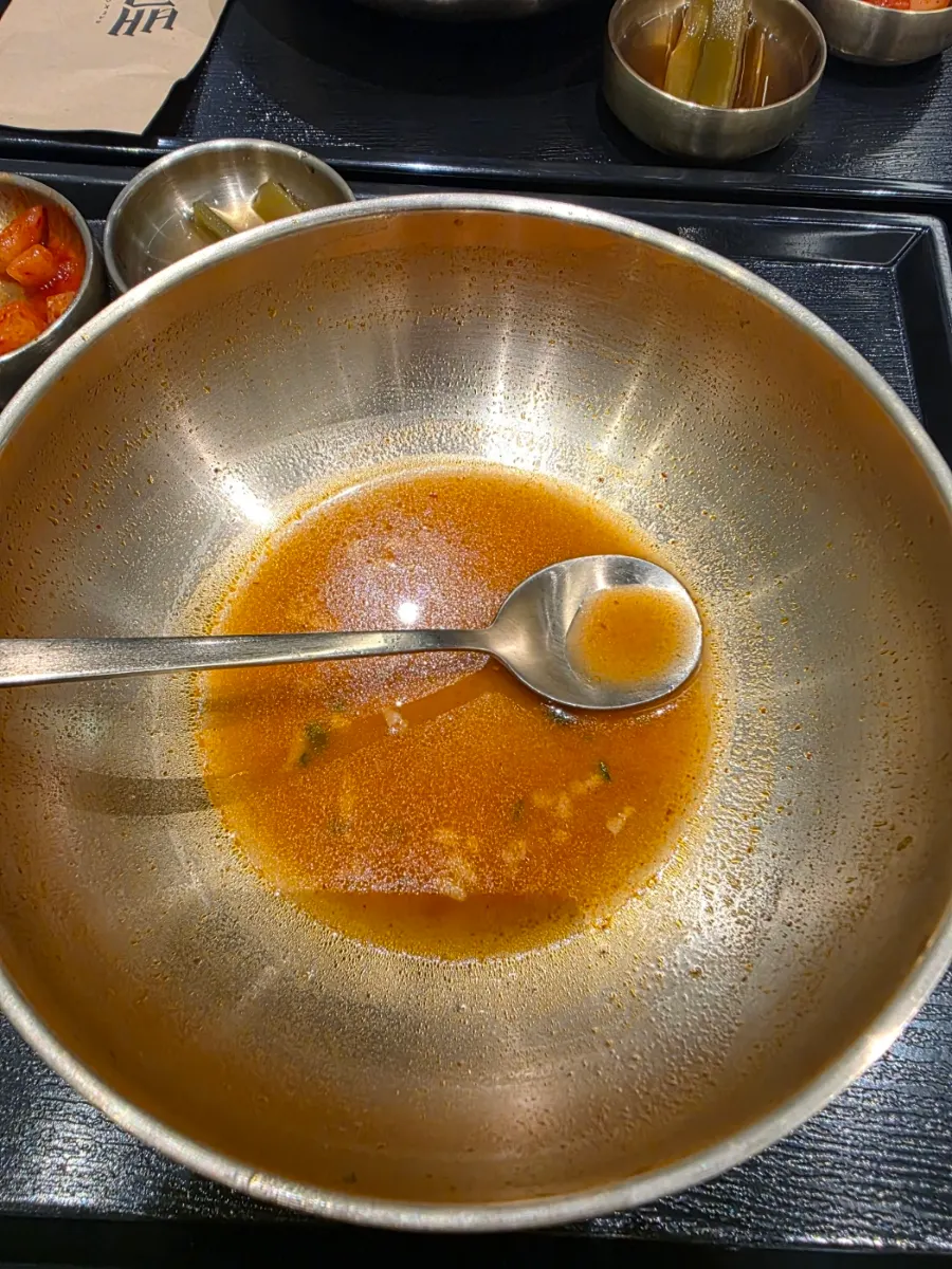 Yeol-gomtang made spicy with red pepper powder