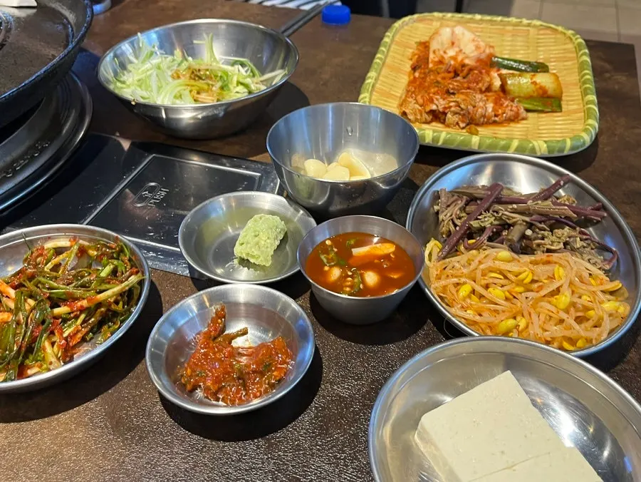 솥뚜껑 위에 올린 삼겹살