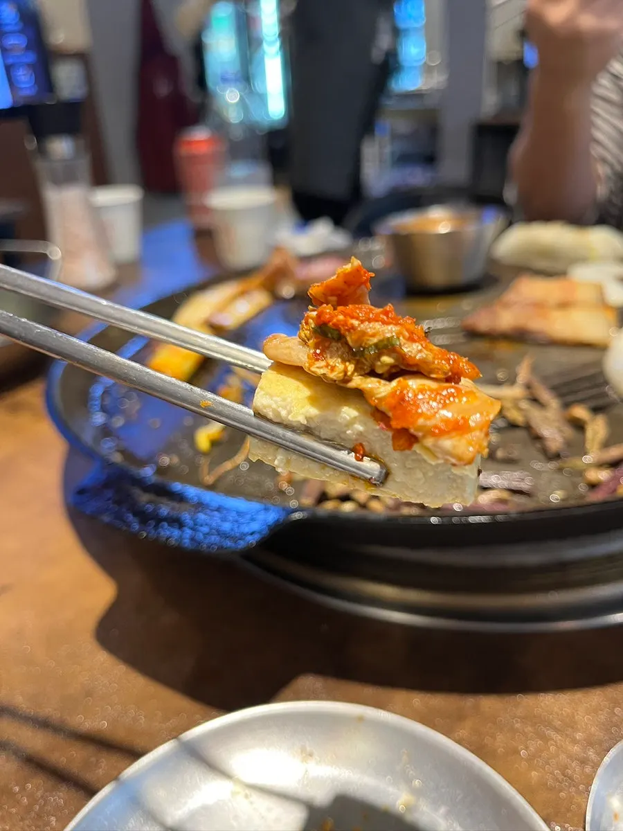 무항생제 돼지고기와 수제 반찬 조합