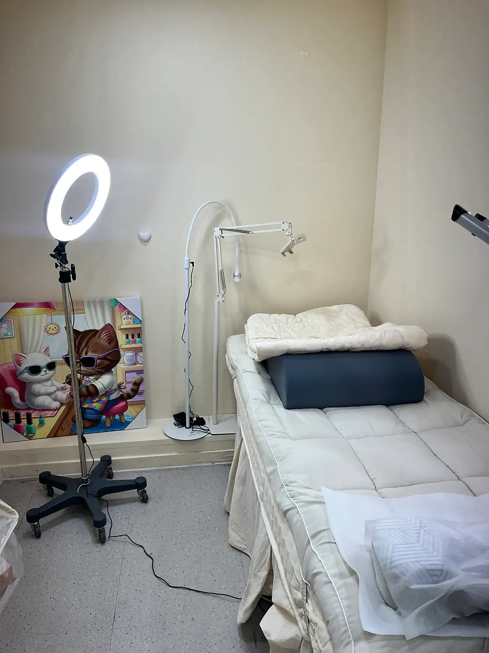 Bed and tools ready for the treatment