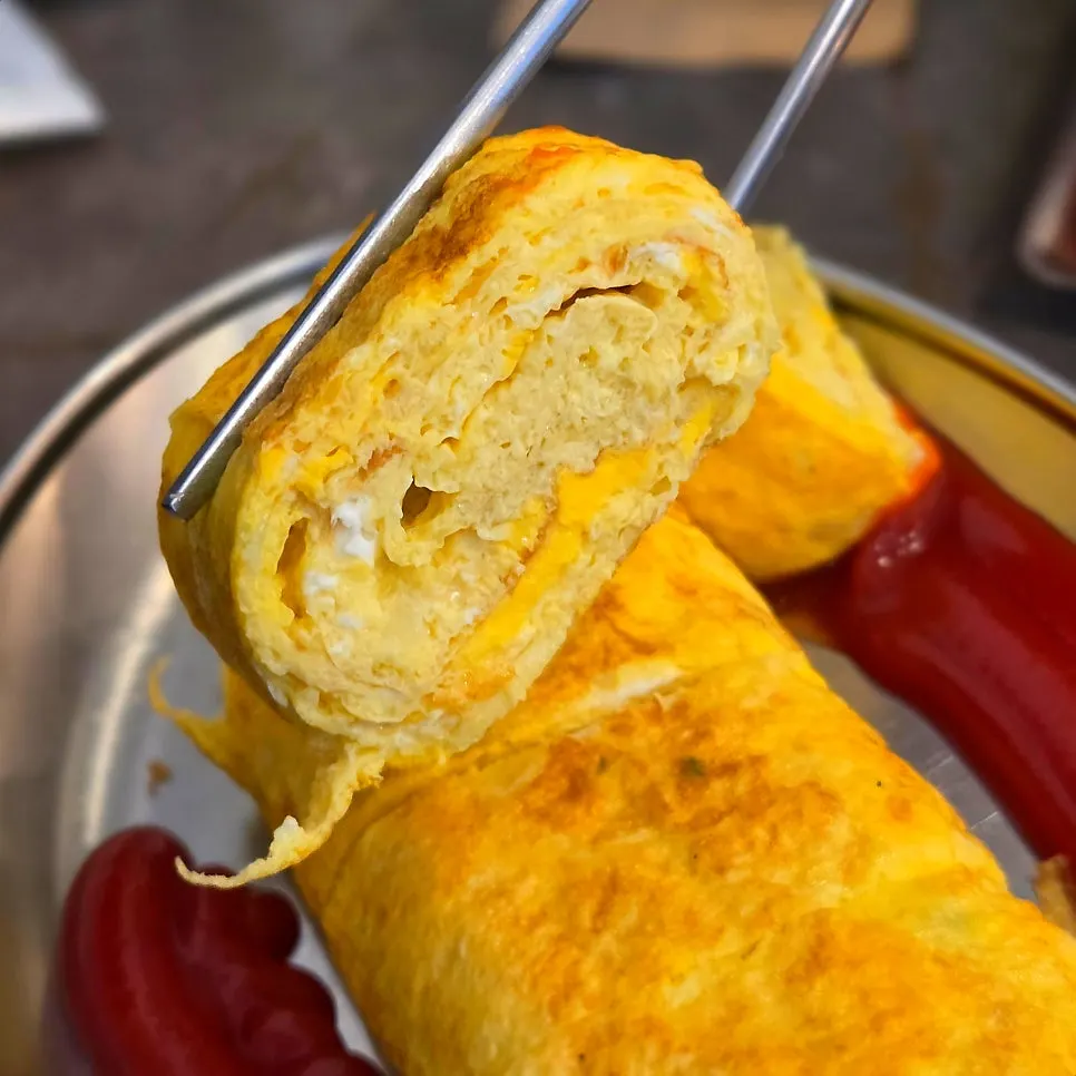 Thick slices of egg roll cross-section