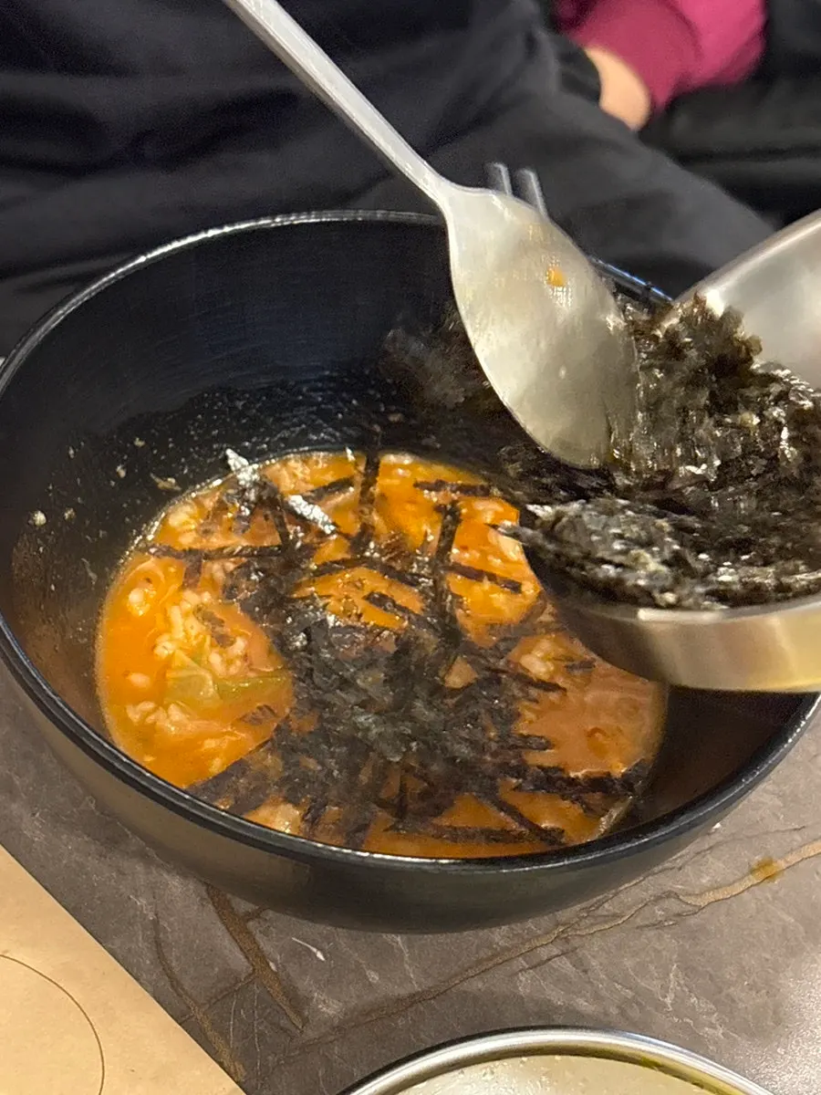국물에 말아 먹는 공깃밥