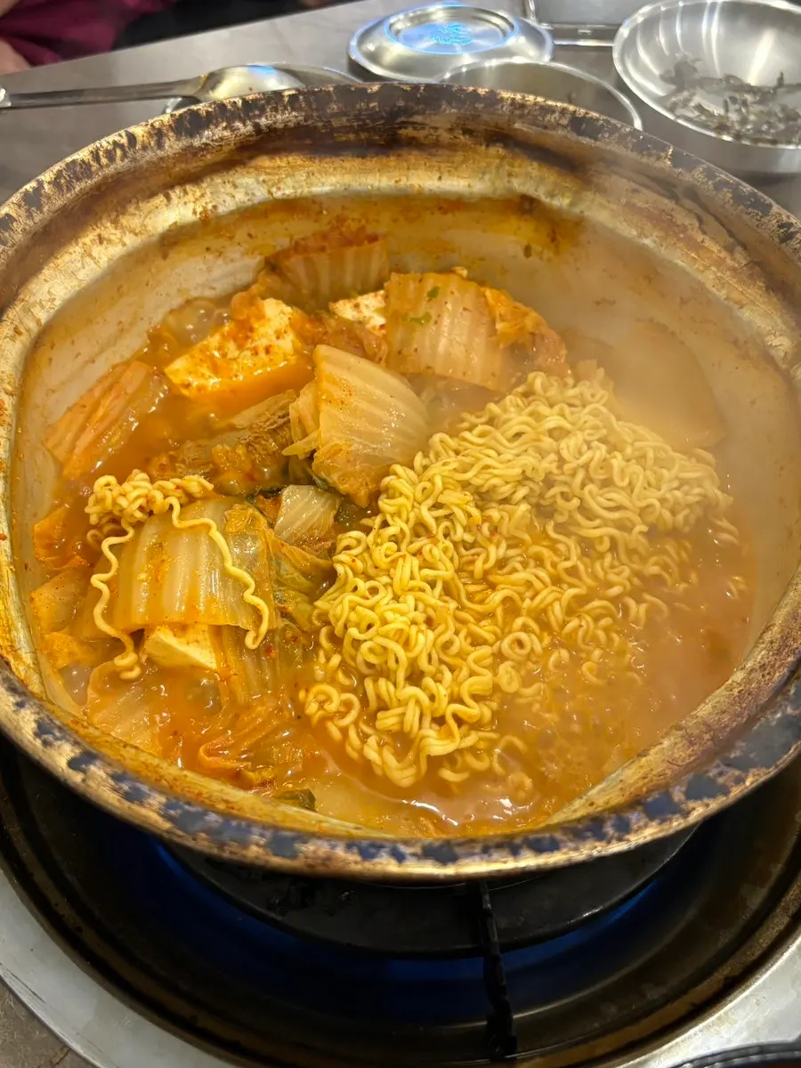 김치찌개에 넣은 라면사리